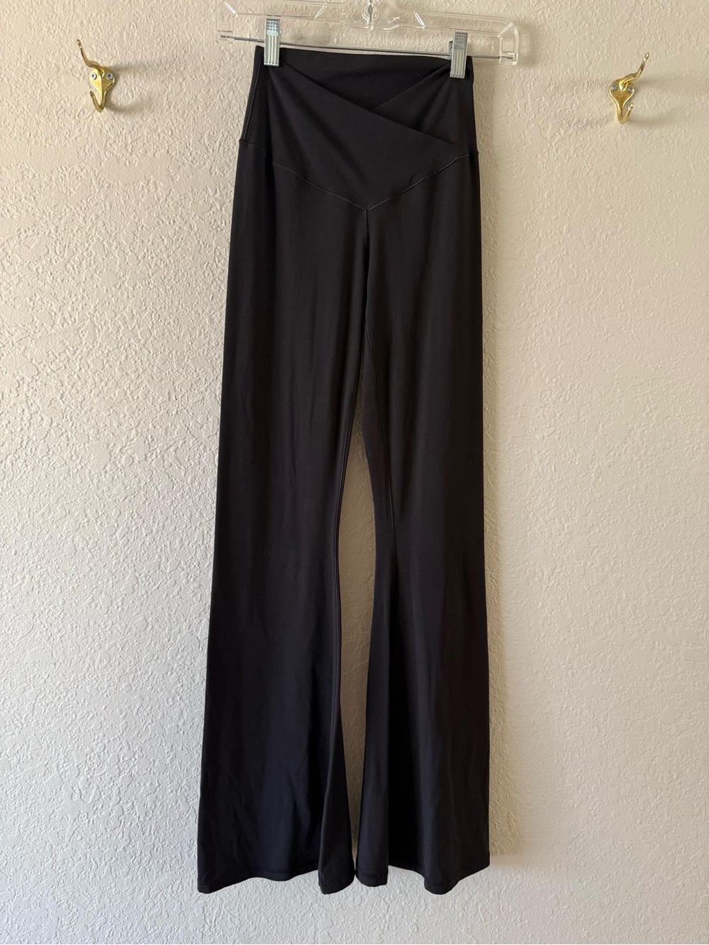OffLine By Aerie Real Me High Waisted Crossover Flare Legging Size M Black FLAW